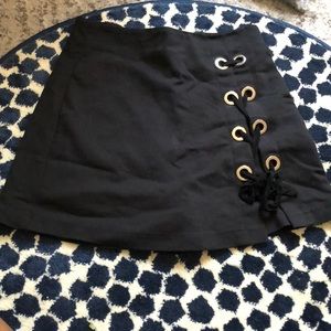 Estradivarius size 4 black skort